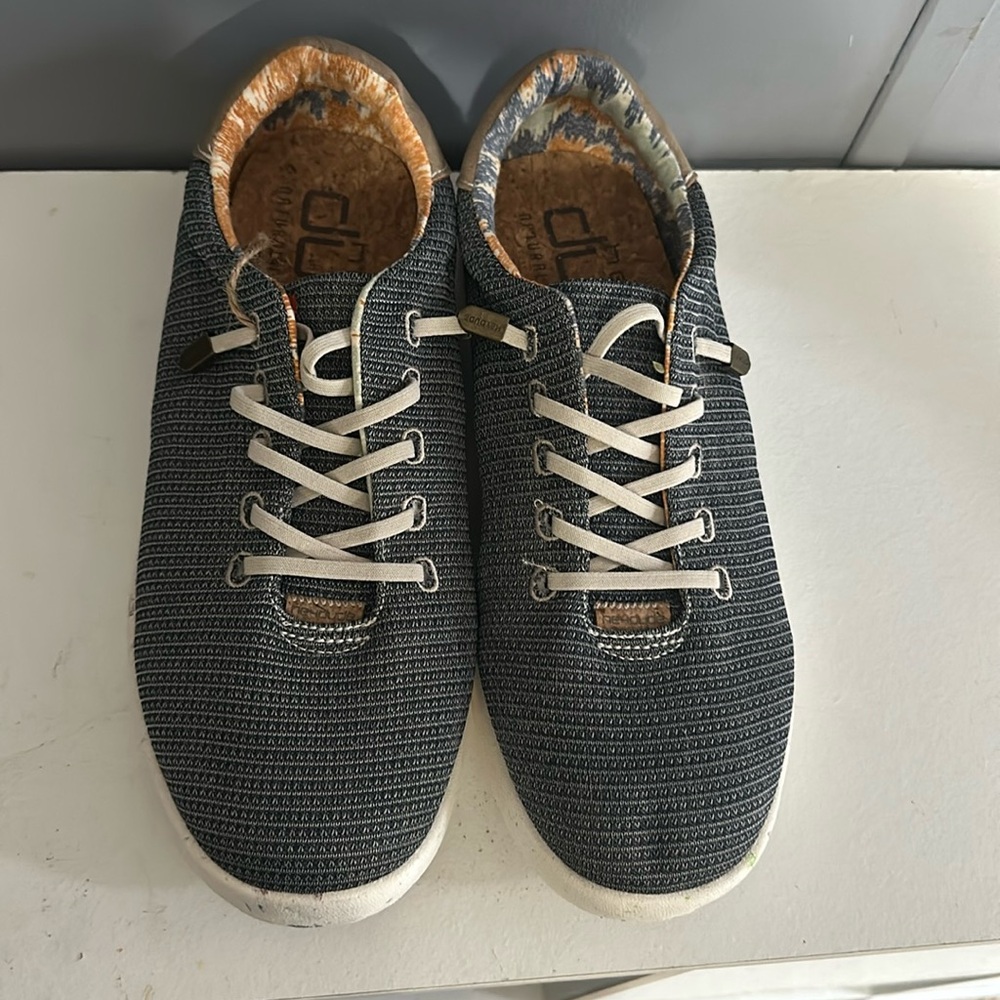 US size 8 men’s hey dudes